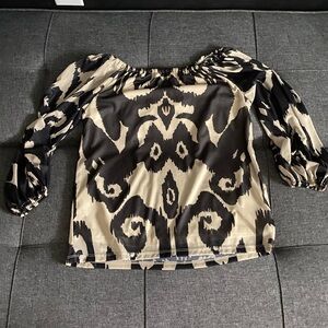 G by Giuliana Black and Cream Off-Shoulder Printed Blouse